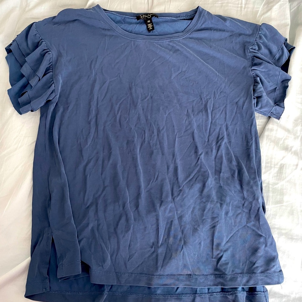 Jessica Simpson: ruffled navy t-shirt